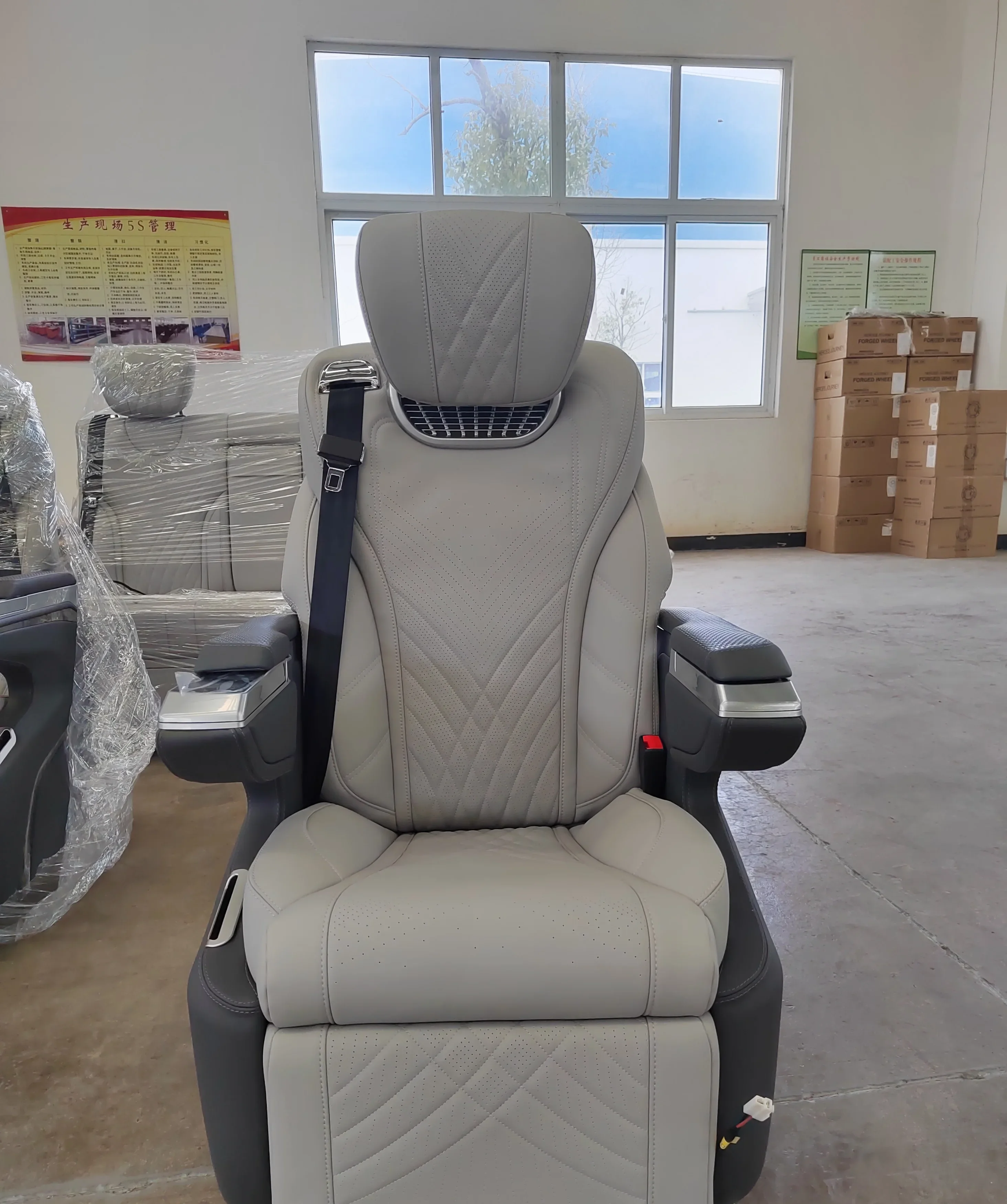 Aftermarket Automotive Interior Comfortable Car Seats with Adjustable Armrest