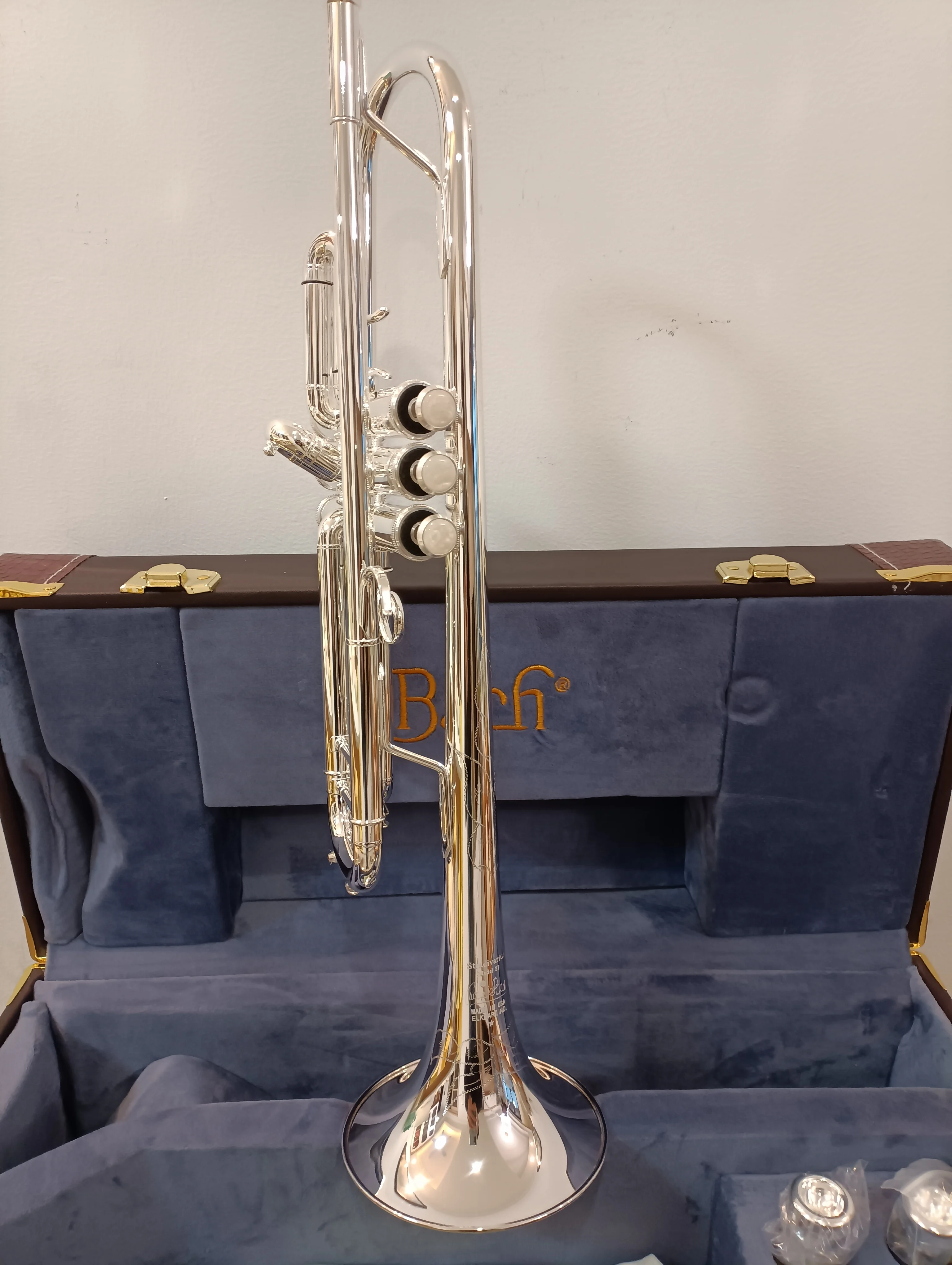 

Original high quality Trumpet Model 37 Silver Plated LT180S-37 Trumpete trompete with Original Blue Case free Shipping