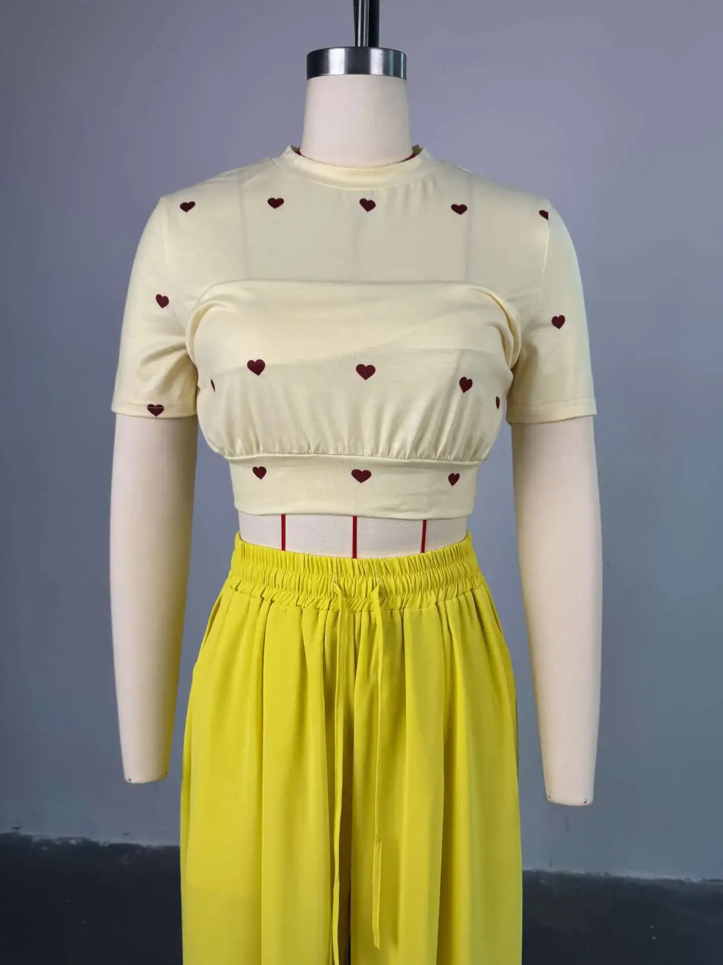 طقم سراويل نسائية صيفية جديدة موديل 2025 مكونة من قطعتين ورقبة دائرية وأكمام قصيرة وواسعة الساق #5