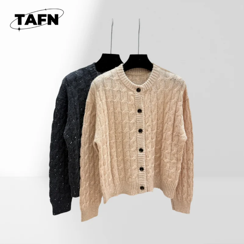 

Classic Cashmere Cardigan – Vintage Style and Cozy Warmth for Everyday Wear Premium Quality and Timeless Design AI1452