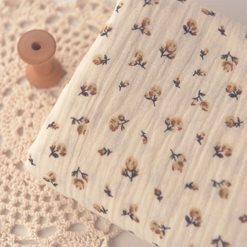 Pastoral de medio metro con estampado de pequeñas flores amarillas, 2 capas, tela 100% de algodón para abrigo, vestido, funda de sofá hecha a mano