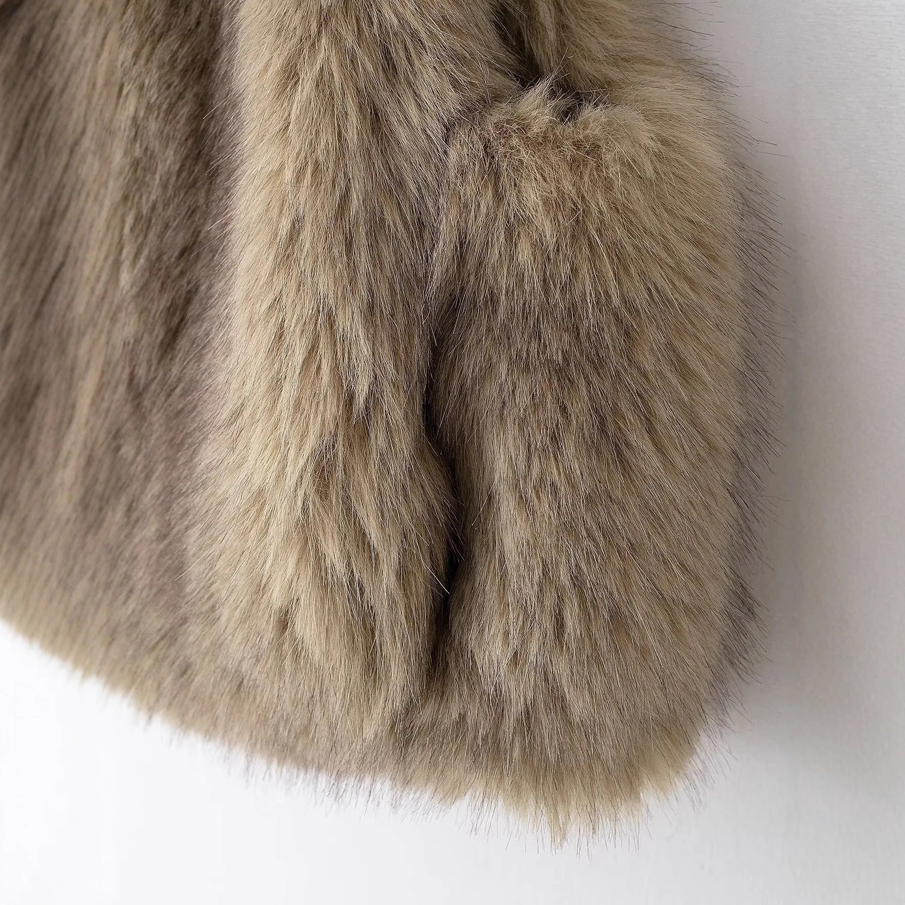 Fashion Elegant Women's Vest Short Faux Fur Vest Jacket in Autumn and Winter 2025