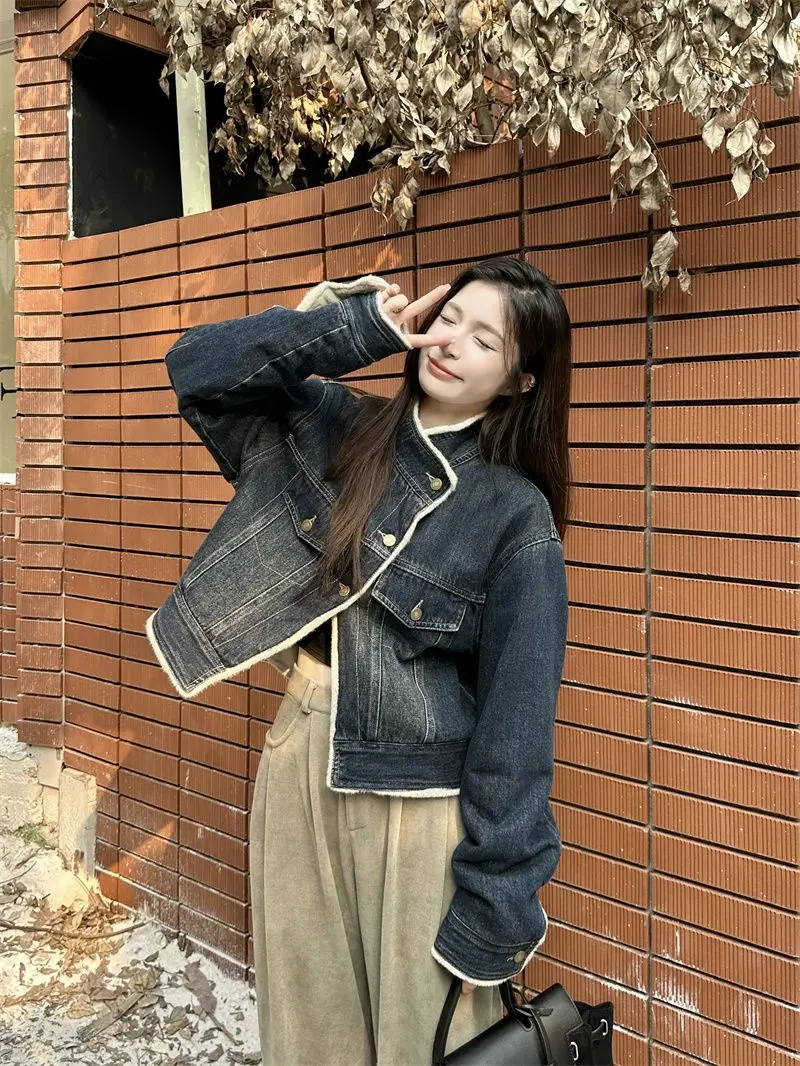 

Джинсовое пальто с настоящей овечьей лампой, зимнее меховое плюшевое женское пальто, поздняя осень, свободная посадка, милая девушка, трендовая современная пригородная куртка