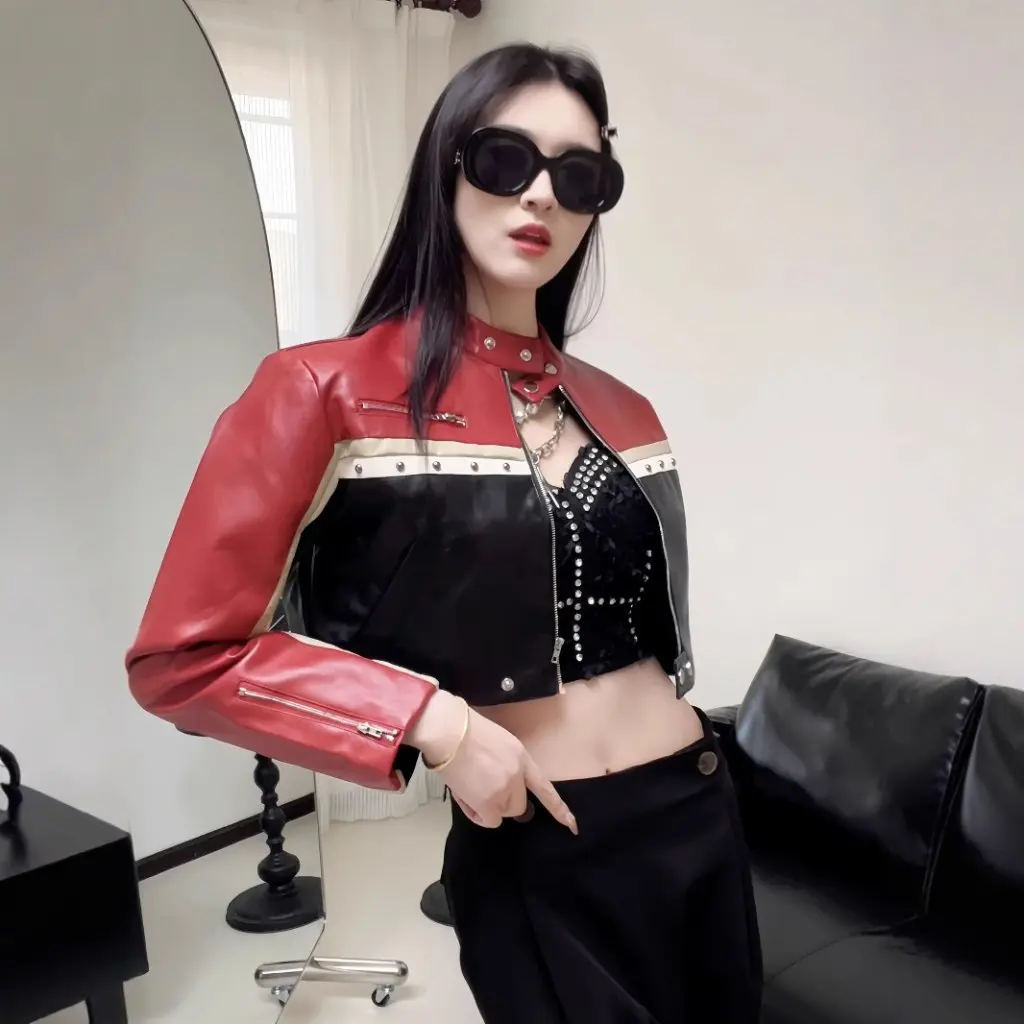 سترة جلدية نسائية بياقة واقفة من جلد البولي يوريثان، نمط قصير، خياطة ملونة متباينة، نمط مخصص، نمط حار