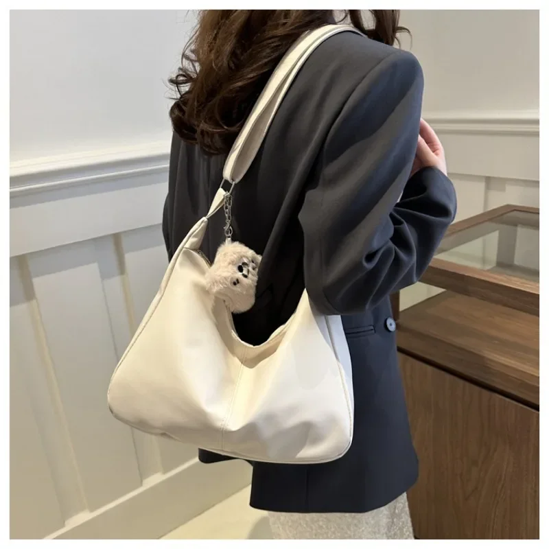 BAO Retro Commuting Solid Color Shoulder Bag New Fashion Pendant Simple Leisure Large-capacity Leisure Underarm Shoulder Bag