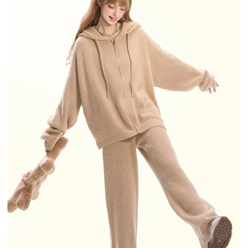 Maglione lavorato a maglia da donna con cerniera con cappuccio kaki dal design retrò coreano 2025 Autunno Nuovo pantaloni lunghi a gamba larga dimagranti allentati Set da donna