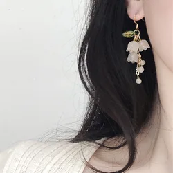 2023 New Sweet Temperament Small Fresh White Lily Of The Valley Flower Earrings Elegant And Gentle Asymmetric Earrings