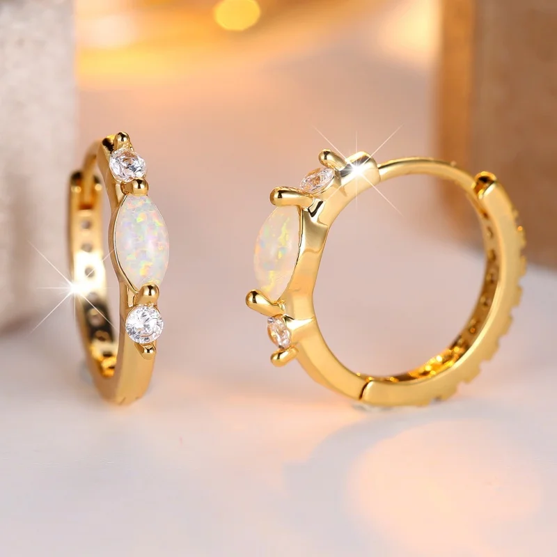 Ma Yan Bai Ao Bao Micro incrustaciones de circón Simple hebilla de oreja versátil, nicho ligero de lujo Micro personalidad accesorio de moda