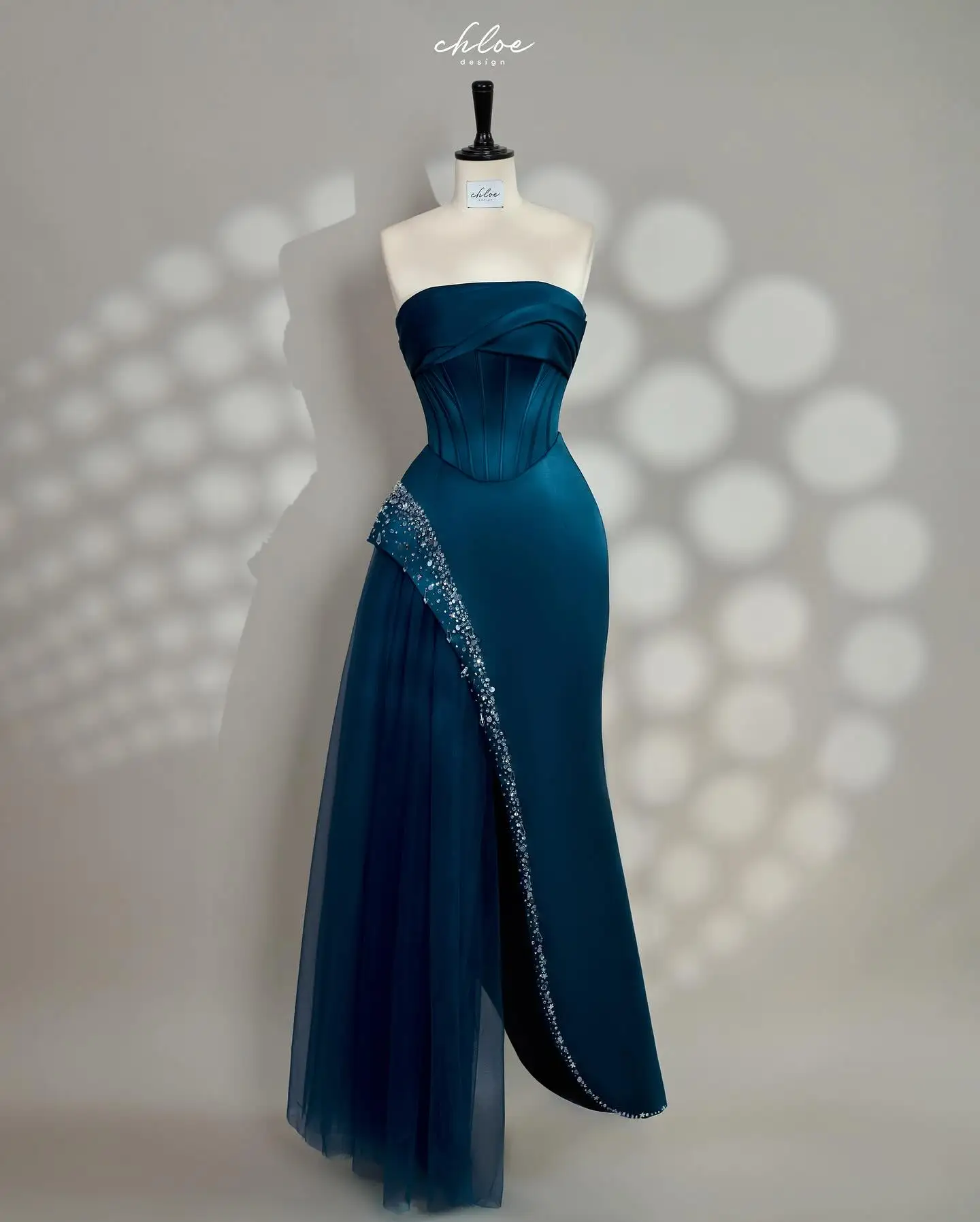 تخصيص الكرة ثوب رائع مطرزة بلا أكمام مطوي فستان سهرة طول الأرض مأدبة متعددة المناسبات فساتين رسمية للحفلات