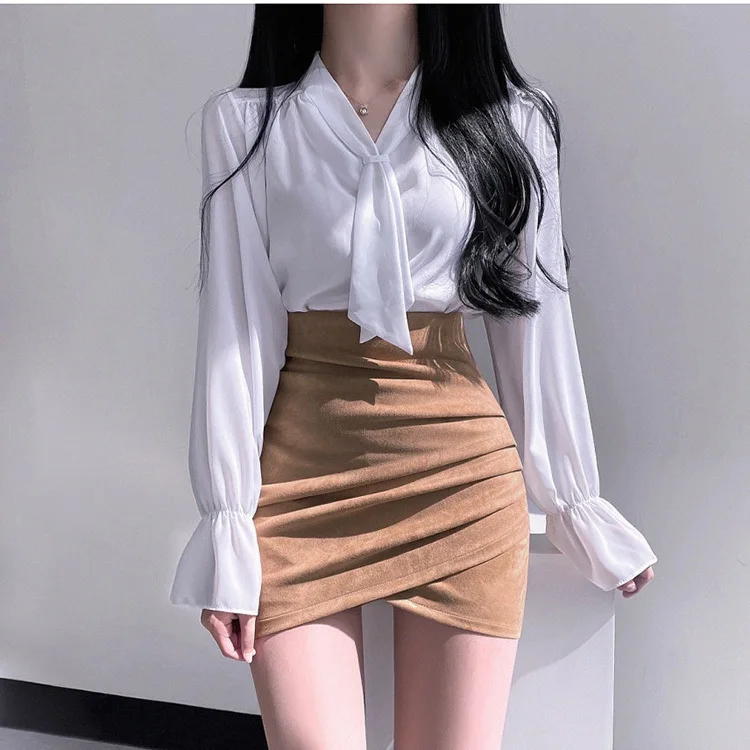 エレガントな白長袖女性のシャツ 2023 新ファッションカジュアルスタイル黒ネクタイネックラインポリエステル繊維ルーズフィットシャツ