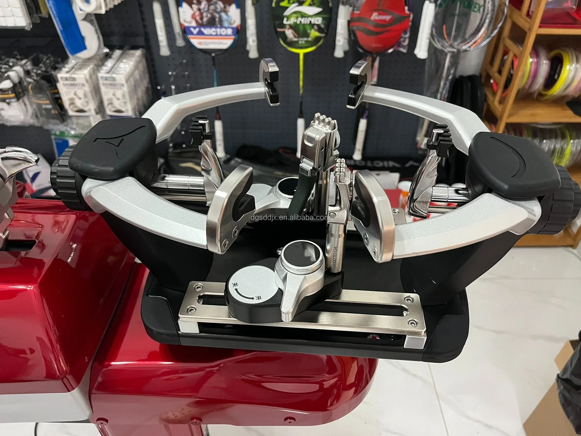 مضرب كرة الريشة الأوتوماتيكي ومضرب التنس ارتفاع قابل للتعديل آلة التوتير المقفلة لفريق نادي الريشة