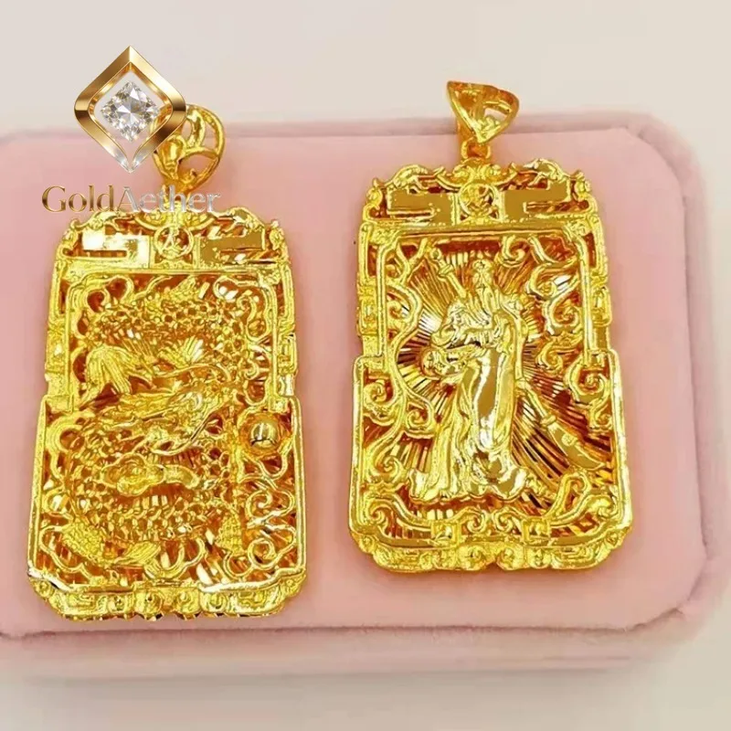 

Золотой кулон GoldNouveau 24K с изображением Гуань Гуна и дракона, квадратный, для мужчин, AU999 — четкий рельеф, теплый блеск, гипоаллергенный, подходит для активного использования.