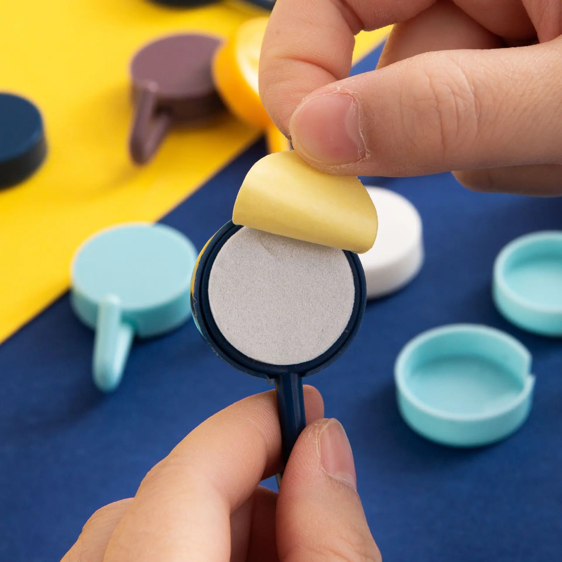 Creative Adhesive Hook With No Trace And Strong Hook, Cute Wall Hook, Kitchen, Bathroom, No Punching Macaron Clothes Hook