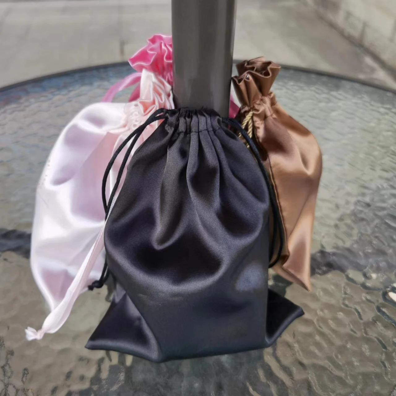 Bolsa de lujo con cordón de satén de seda blanca, extensiones de pelo virgen, para maquillaje, zapatos, ropa, bolsas de embalaje personalizadas, 20P, venta al por mayor