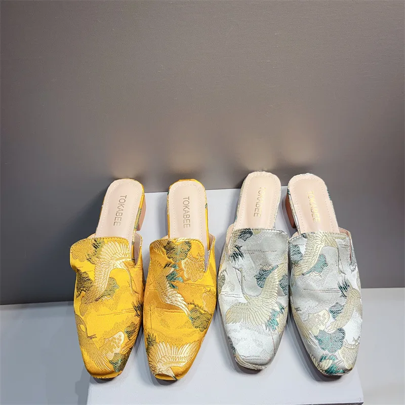 Womens Chinese Style Embroidered Phoenix Round Toe Mules Low Block Heel Slip-On Comfortable Vintage Cheongsam Shoes Luxury Shoes