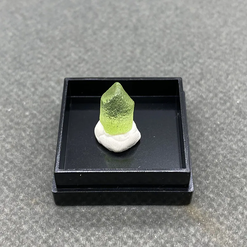 100% قلادة طبيعية حجر العنب الخام كريستال الكوارتز خام الزيتون عينات المعدنية الخام جوهرة + صندوق الحجم: 27*27*25 م