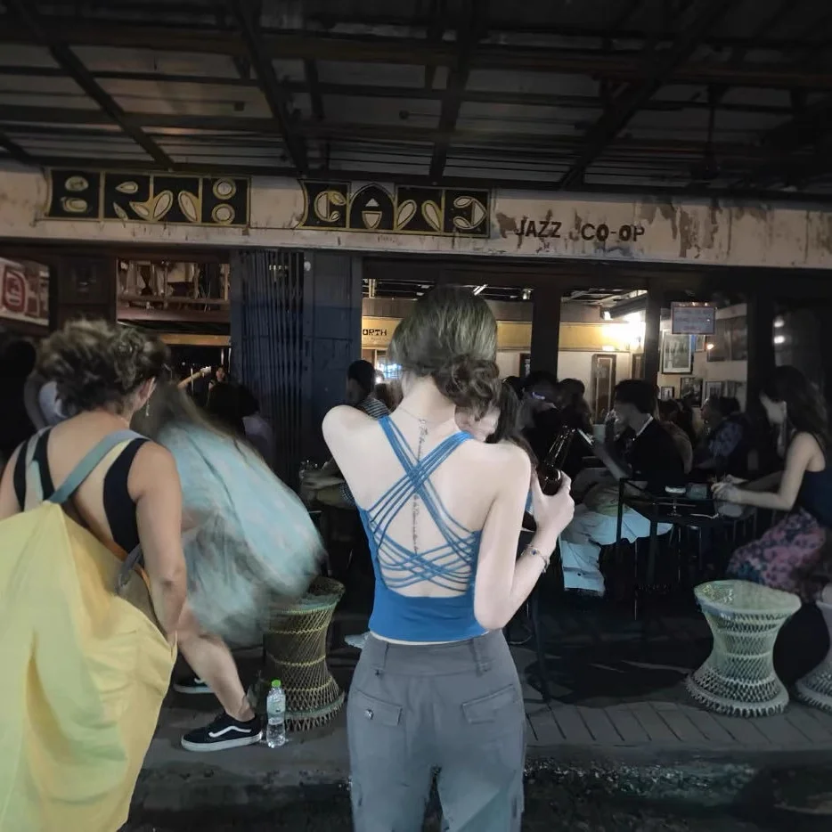 夏の新作セクシーUネックデザイン、スリムインナーウェア、胸パッド入り、多用途レディースコットンベストタンクトップ