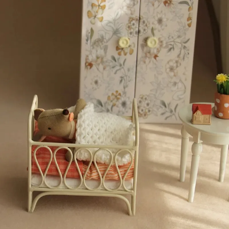 12-scale Cream Cradle Miniature For Mini Dolls Vintage Iron Tiny Doll Bed for Bjd Ob11 For Dollhouse Furniture