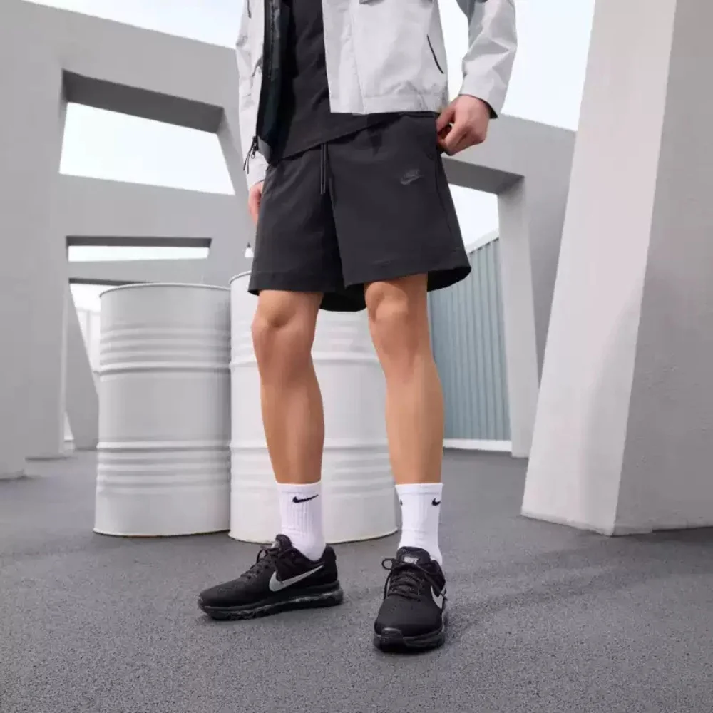 

Мужские шорты NIKE AS M NK TECH WVN SHORT для спорта и отдыха HQ0471-010