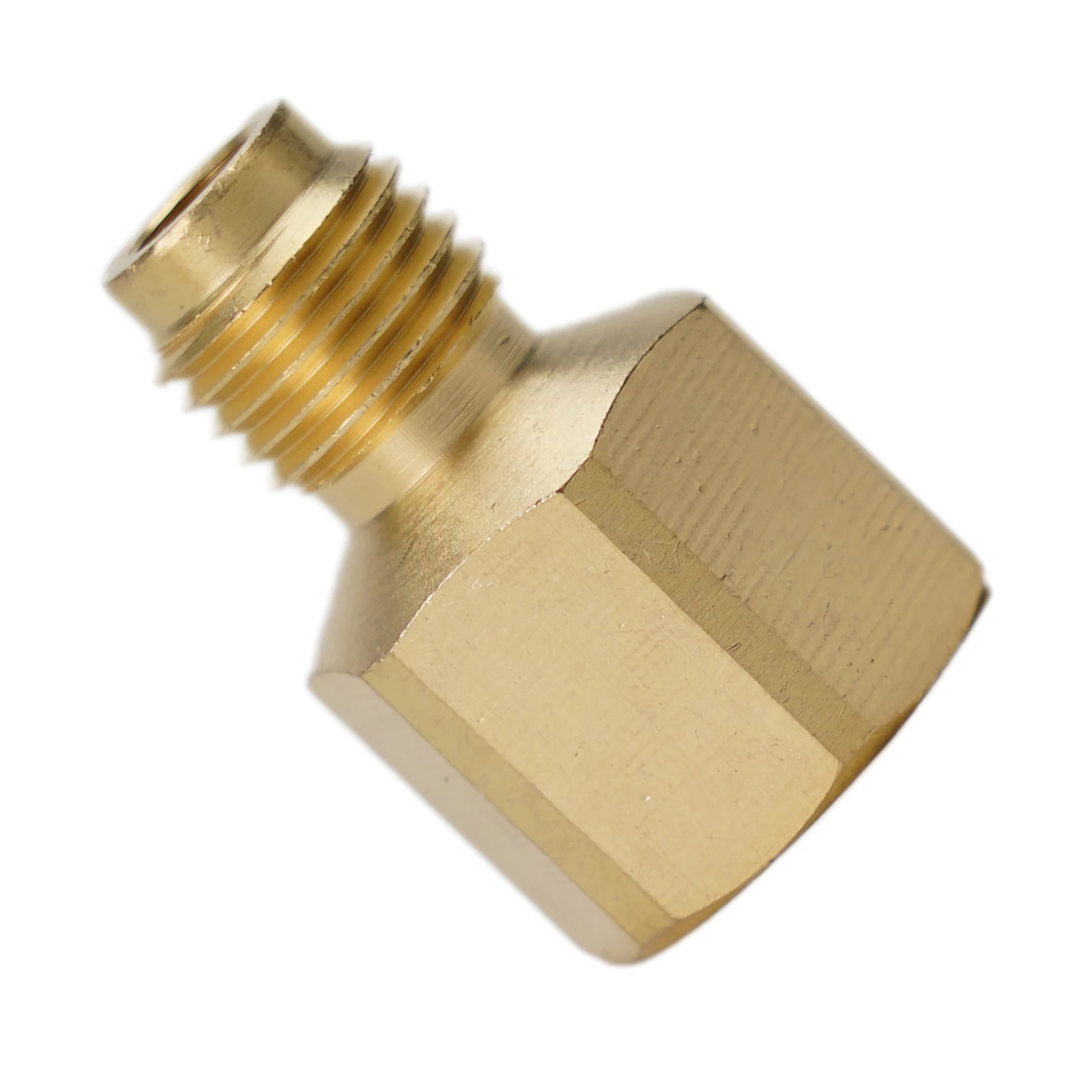 Brass R410A Charging Adapter for HVAC Technicians Requiring 1/4 SAE to 5/16 SAE Thread Compatibility and Pressure Safety