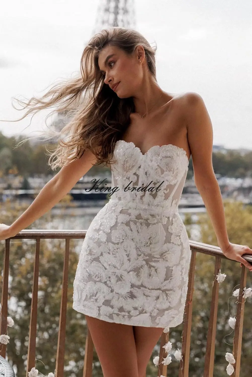 

Short Wedding Dresses for Bride Beach Lace Applique Tulle Strapless Boho Corset Mini Bridal Dress Satin Bridal Gown with Sleeves