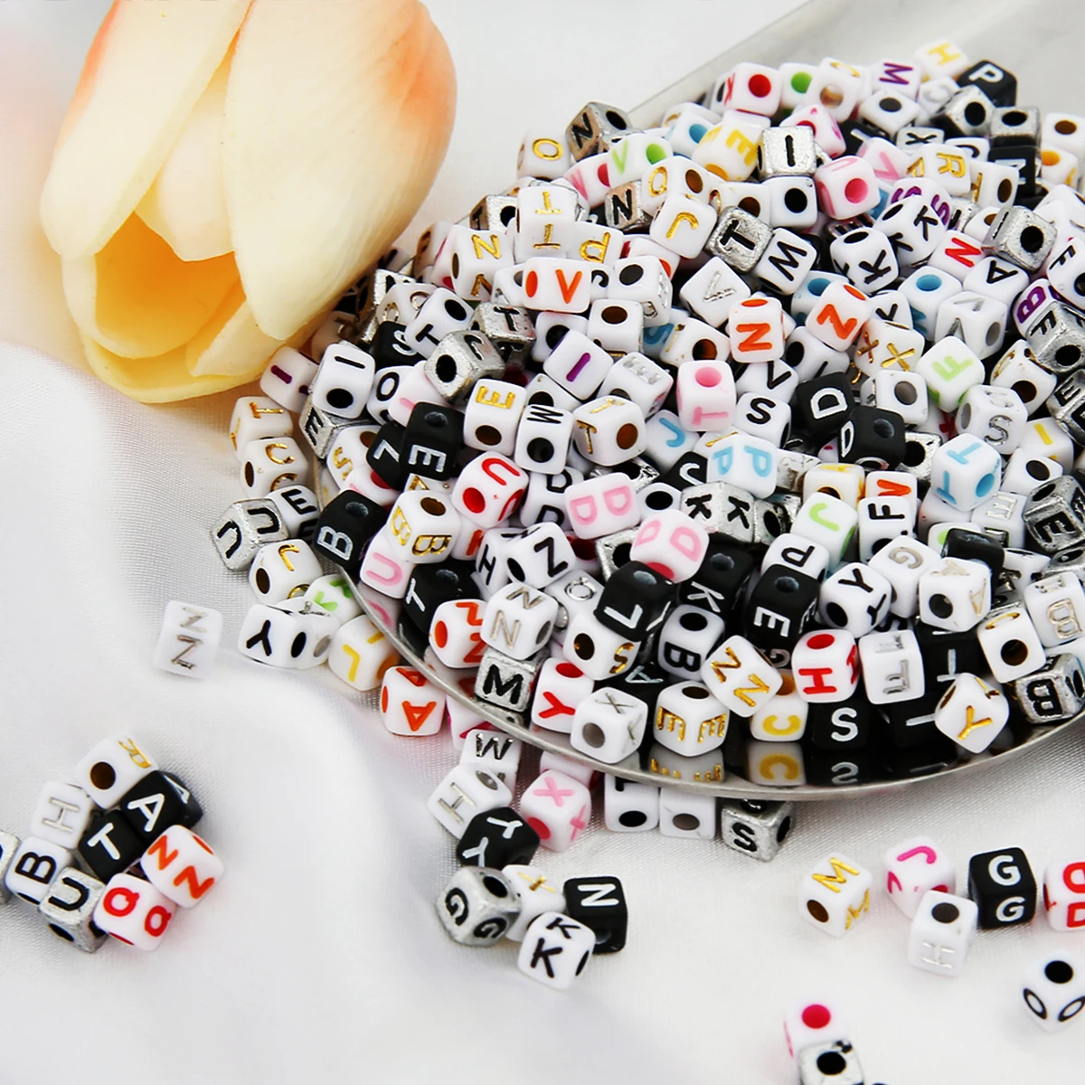 100pcs 6x6mm Square Acrylic Letter Beads Random Mix Alphabet Cube Loose Beads for DIY Bracelet Necklace Jewelry Making