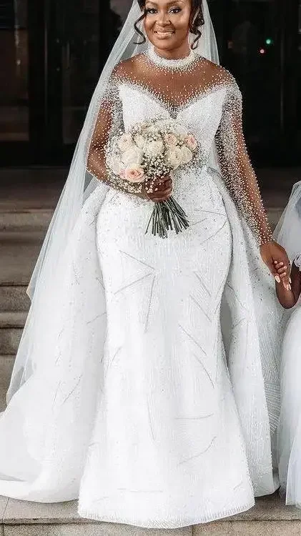 Robes de mariée sirène à perles lourdes personnalisées avec traîne détachable col transparent manches longues robes de mariée robes sur mesure