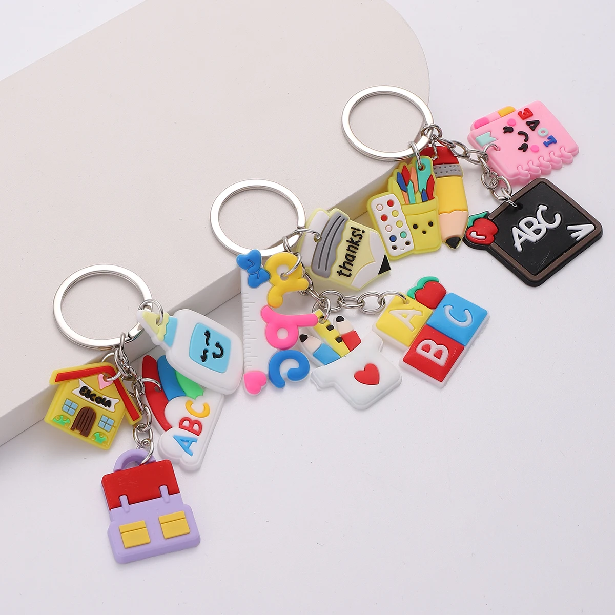 3pcs PVC cancelleria studente portachiavi cartone animato ciondolo portachiavi borsa zaino zainetto accessori regali per la giornata dei bambini