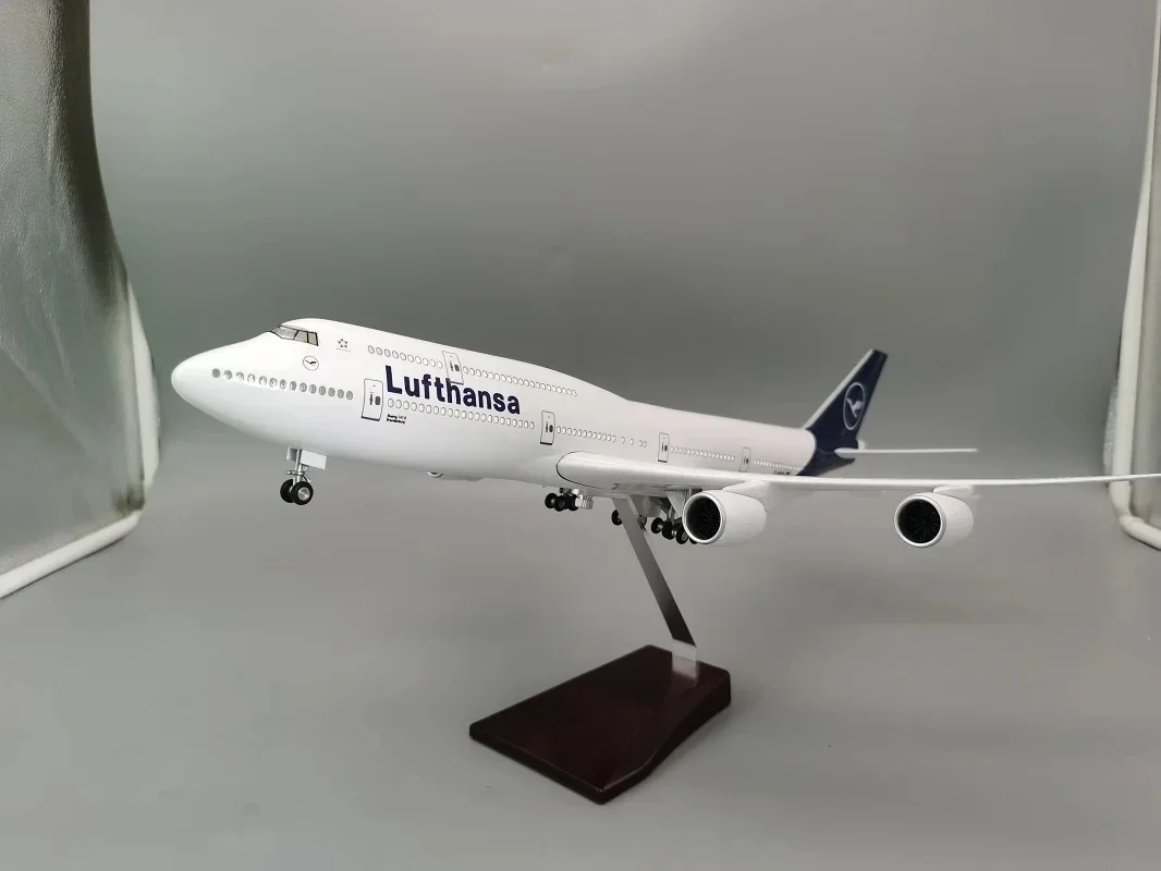 

Model B747 Lufthansa Airplane Model 1/150 Airline 747 Plane Toy Light and Wheel Landing Gear Plastic Resin Plane Model Gift Toys