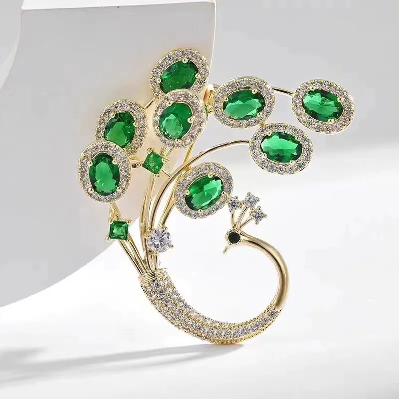 

High-end niche new grandmother green peacock style brooch, versatile clothing accessories, women's brooch