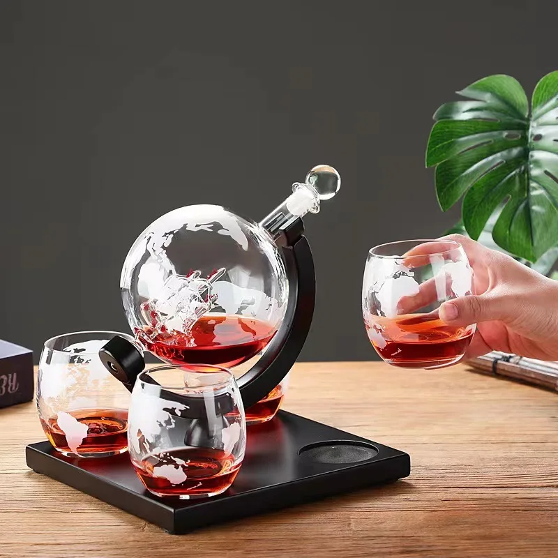 

Fashionable thickened spherical glass, decanter set