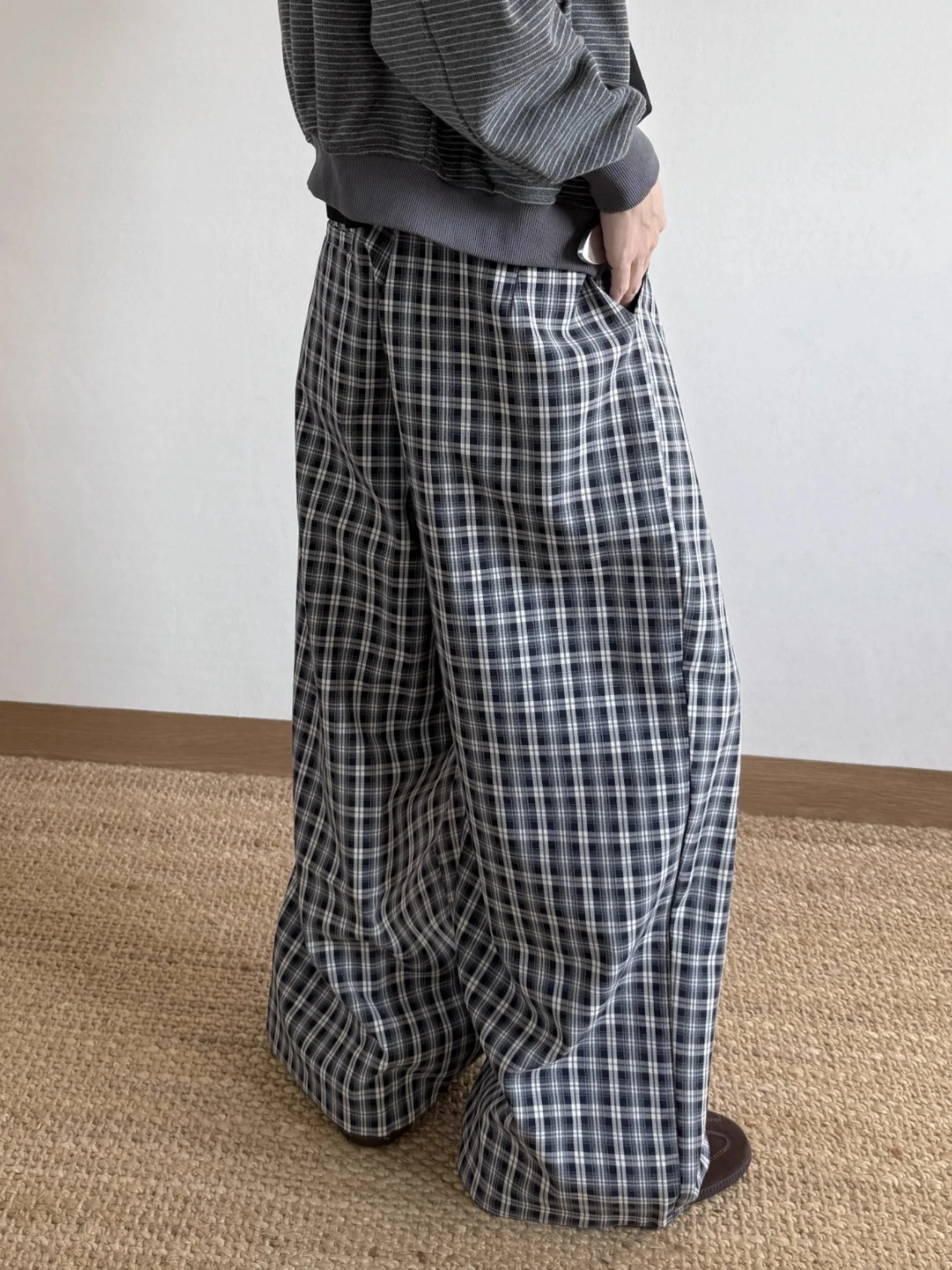 Retro Japanese Style Wide Leg West Pants Men Women Loose Casual Pleated Plaid Pants Old Money Style Floor Length Trousers