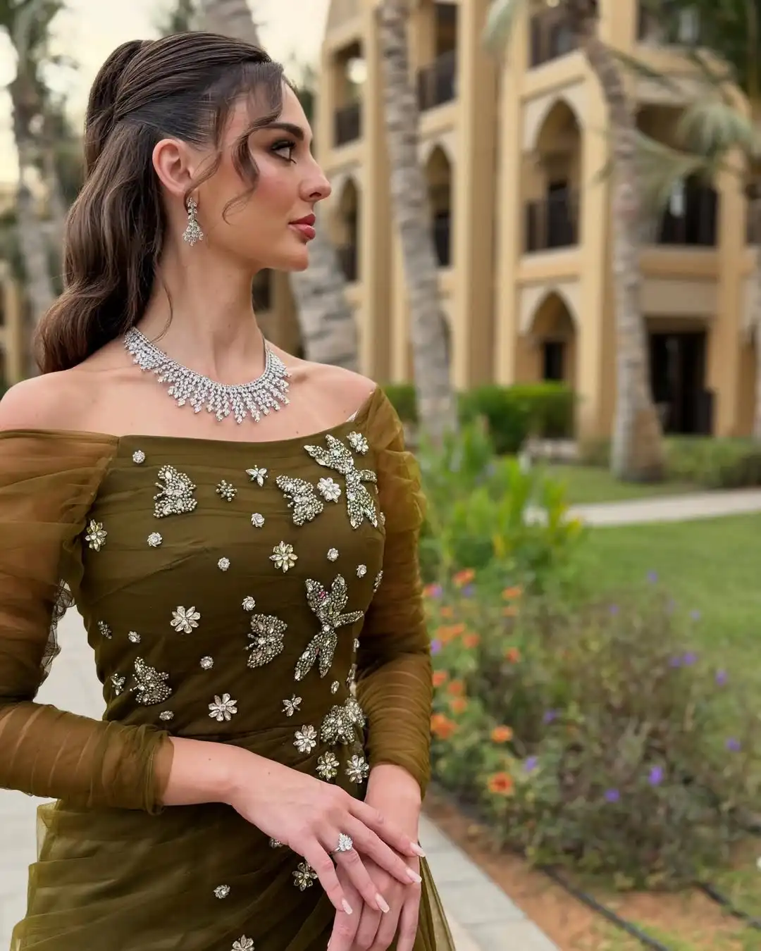 

Customized Long Sleeves Prom Dresses Off The Shoulder Floor Length Pleated Beadings Party Dresses Evening Dresses