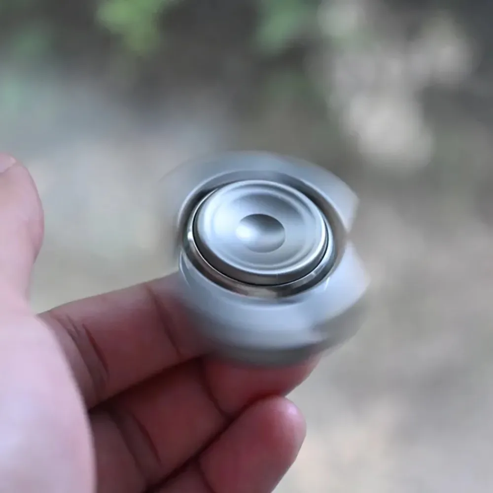 Blacktopworks Mud Fidget Spinner Zwei-Blatt-Fidget-Spinner, Handhabungsgefühl, Anti-Stress-Fidgeting-Spinner für Erwachsene