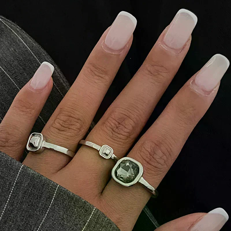 New Grey Crystal Geometric Ring Women Minimalist Design Silver Color Square Finger Rings Asymmetrical Zircon Daily Wear Jewelry