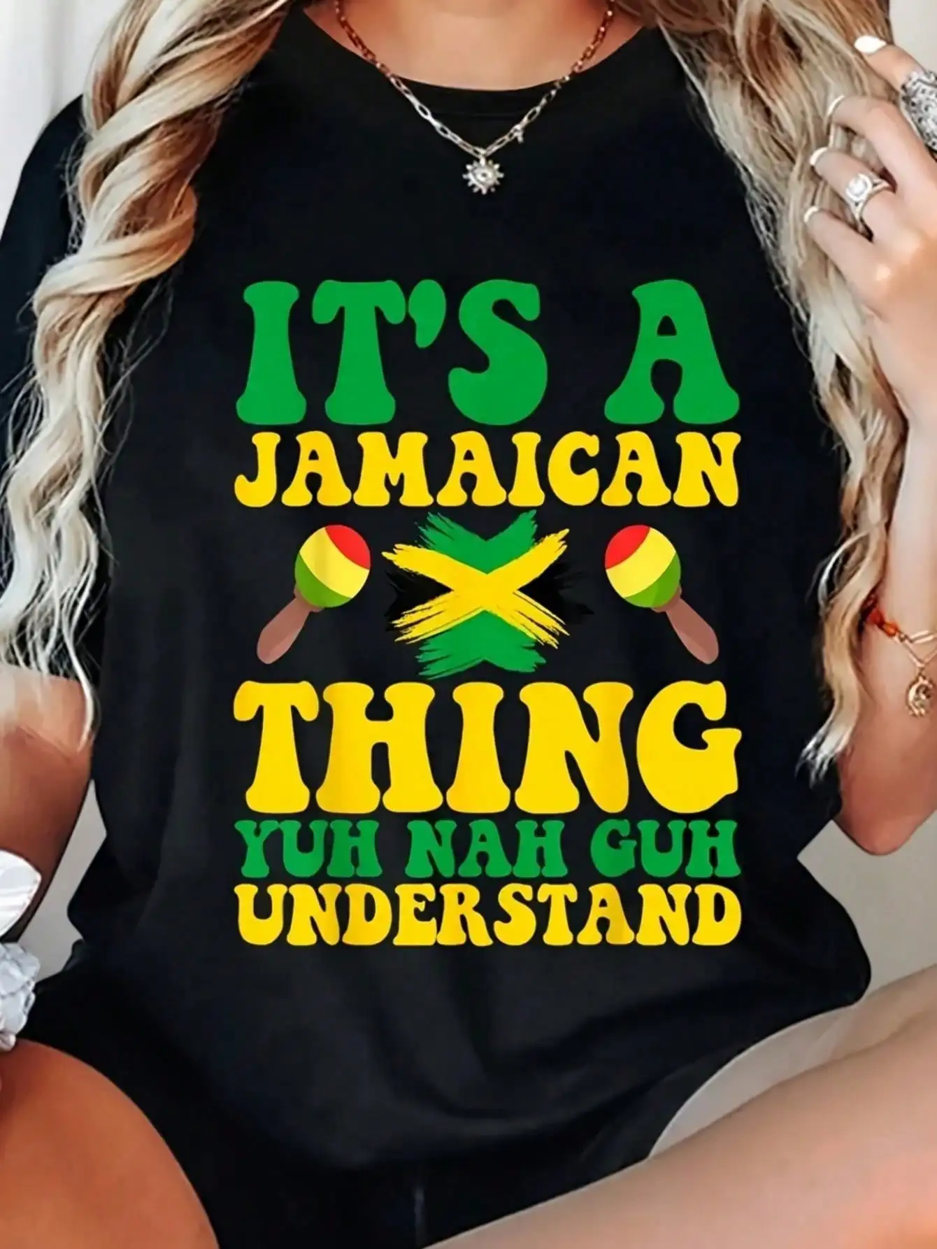 Camiseta gráfica It's A Jamaican Thing" - Amarillo vibrante y verde, 100%, manga corta, cuello redondo - Ropa casual de primavera/verano/otoño