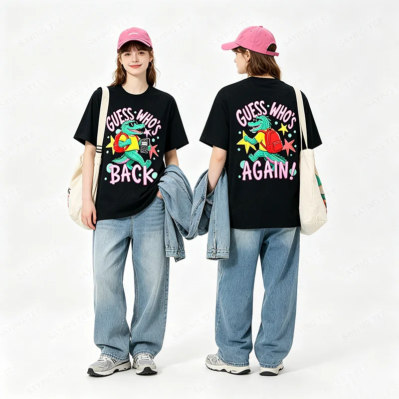 Ratet mal, wer wieder da ist: Gator Lustiges T-Shirt für Schüler und Lehrer zum Schulanfang, Y2K-Stil, beidseitig bedruckt, Grafik-Bekleidung, Neuartiges Spruch-T-Shirt – Detail 13
