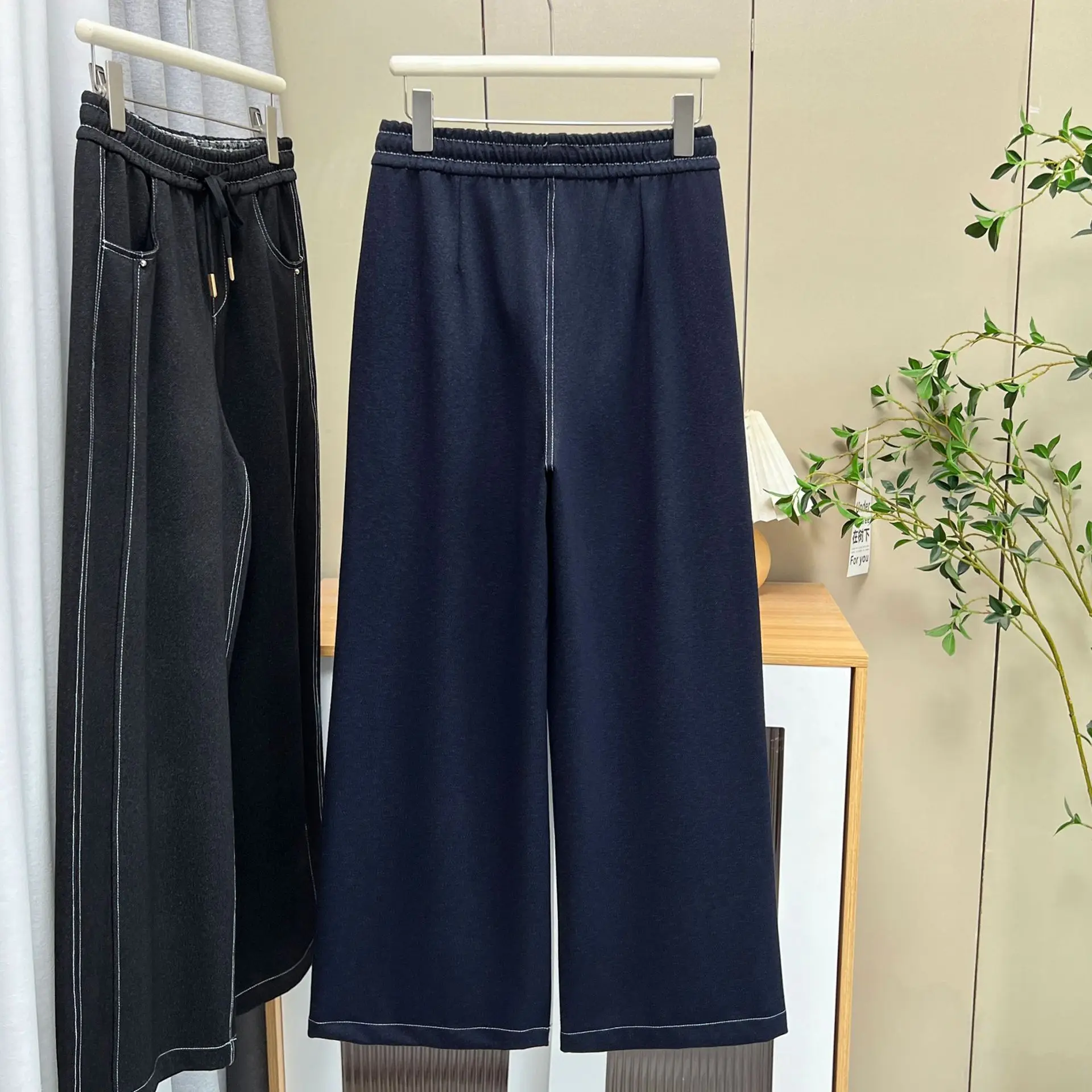 กางเกงยีนส์แฟชั่นไซส์ใหญ่พิเศษสำหรับผู้หญิง รุ่นใหม่ ฤดูใบไม้ร่วง 2025 สไตล์ลำลอง ทรงตรง มีเชือกผูกเอว รุ่น 26003