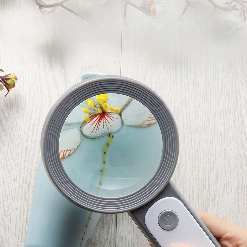 Magnifying Mirror Handheld With 18 LED Lights High-definition Cold And Warm Light Reading Mirror For Elderly Reading Maintenance