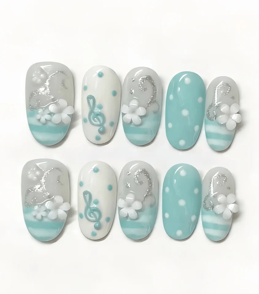 10 pzas Uñas postizas ovaladas cortas color azul claro con notas musicales, flores y lunares, estilo Y2K, decoración 3D, incluye pegamento y lima 2
