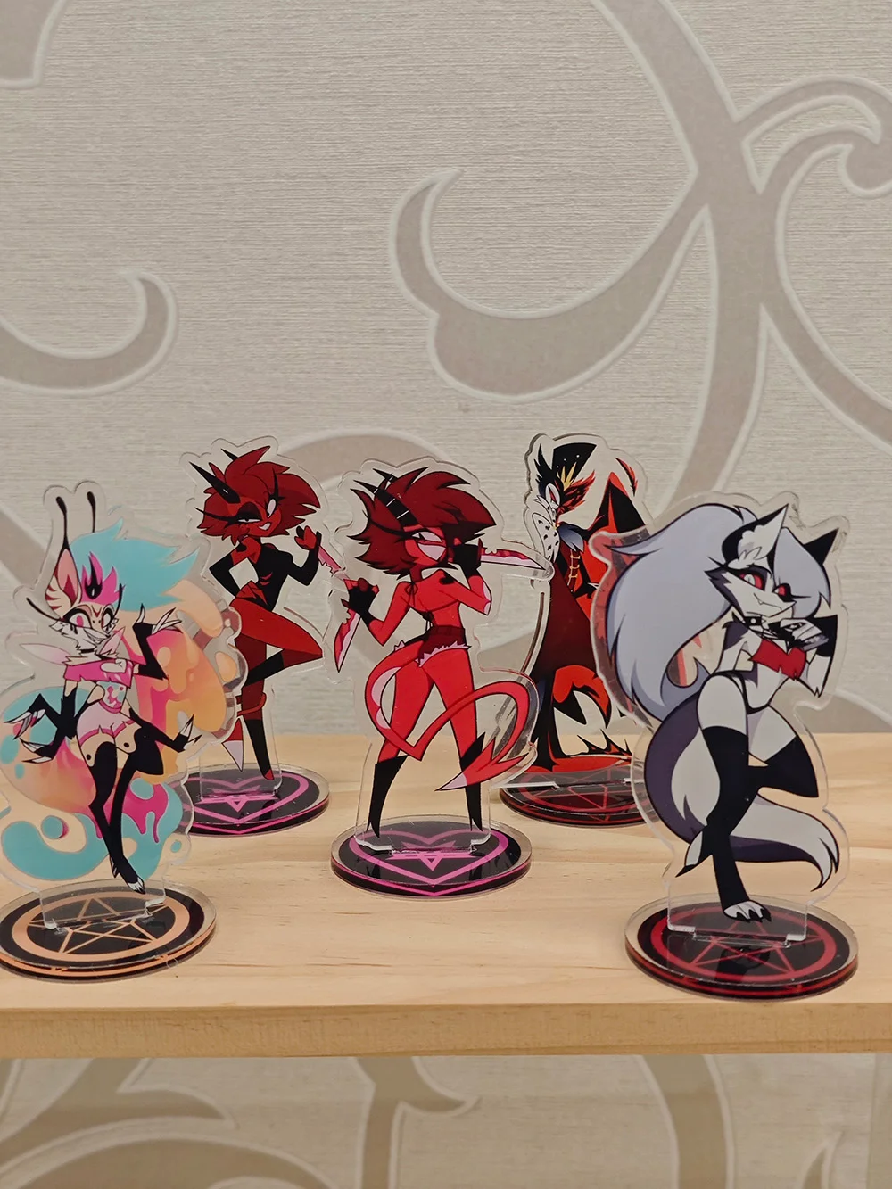 مجموعة HELLUVA BOSS الكلاسيكية من الأكريليك Blitzo Stolas Moxxie Loona |   I.M.P. مكتب شخصية شيطان الفريق الأساسي فندق هازبين