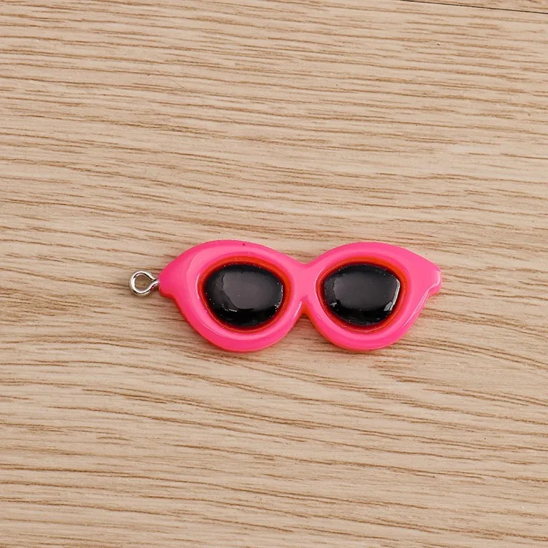 10Pcs Summer Vacation Themed Resin Sunglasses Pendants Cute Cool Eyeglass Charms Handmade Supplies For Bracelet Earring Keychain