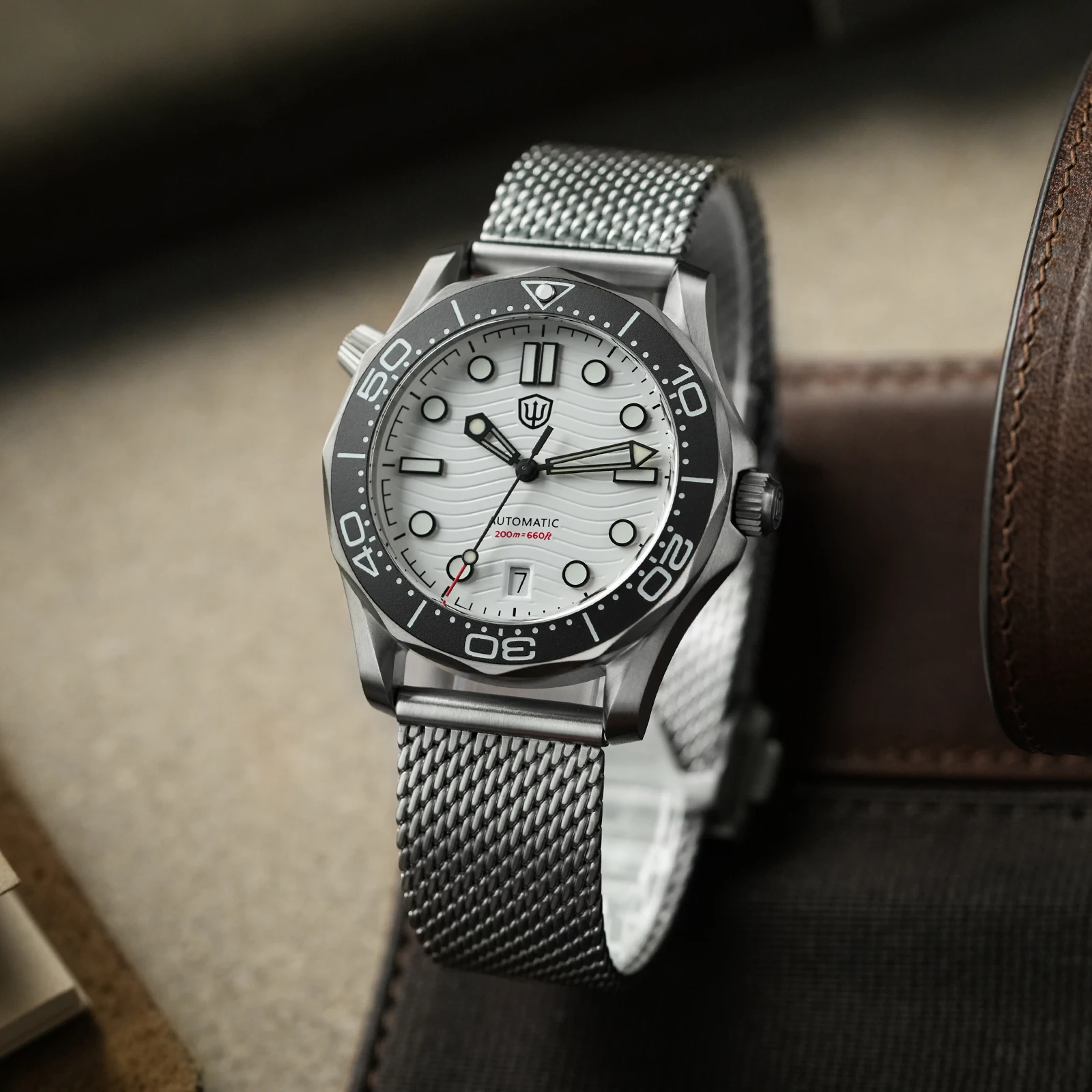 Watchdives WD007 39mm V2 SL3001 Automatische Taucheruhr Titan-Gehäuse Saphirglas 100M Wasserdichtes Ventil Luxus-Herrenuhr – Detail 35
