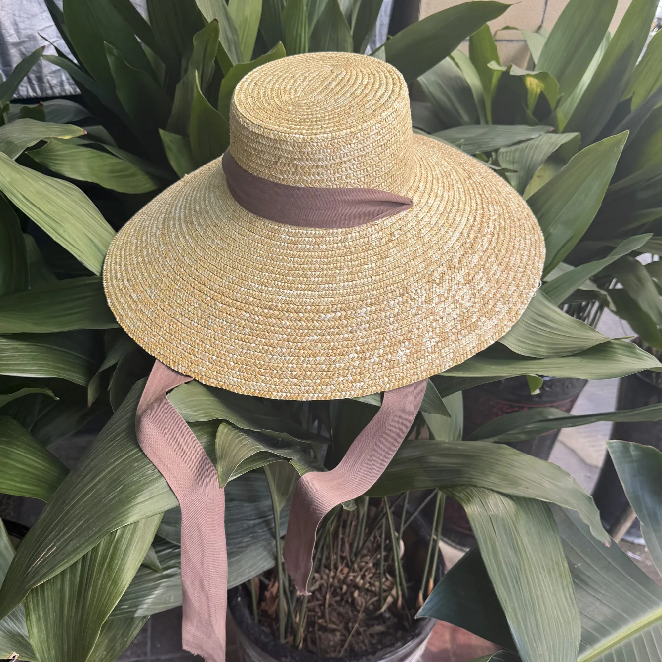 chapeau-de-paille-de-protection-solaire-d'ete-avec-sangle-en-ruban-style-minimaliste-europeen-et-americain-elegant
