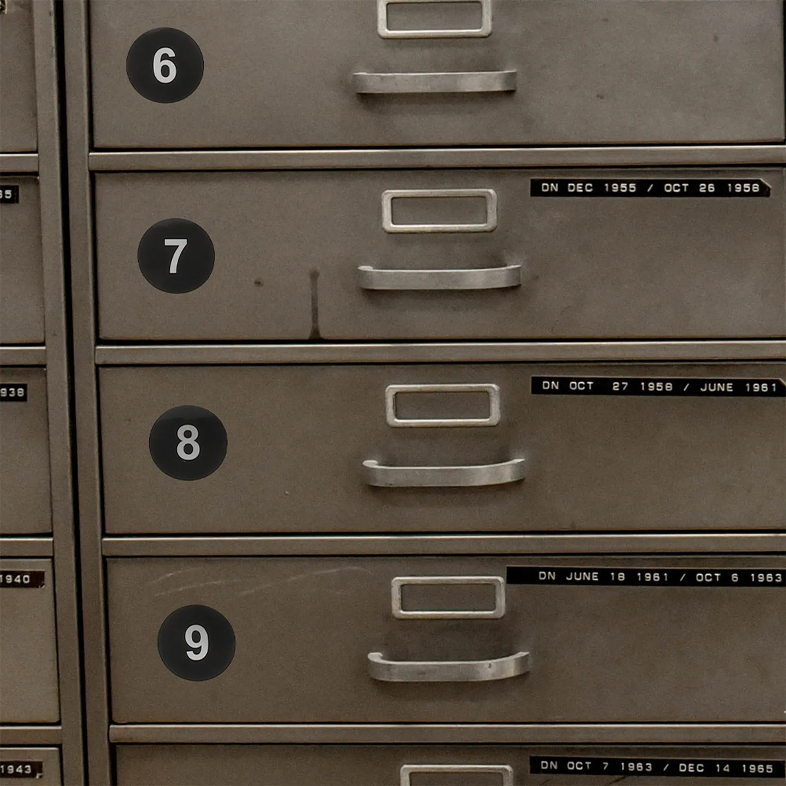 

5 Sheets Numbered Stickers 1 to 50 Multi-Use Round Digital Labels Self-Adhesive Classification Stickers for Clothing Storage