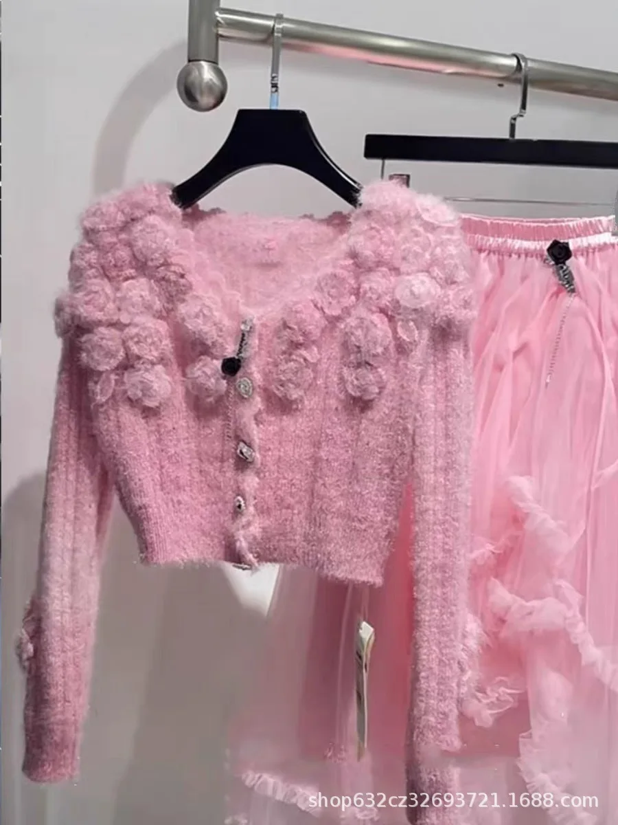 Maglioni Cardigan lavorati a maglia dolce rosa per le donne 2023 nuovi top lavorati a maglia corti a maniche lunghe con fiore di rosa di fascia alta