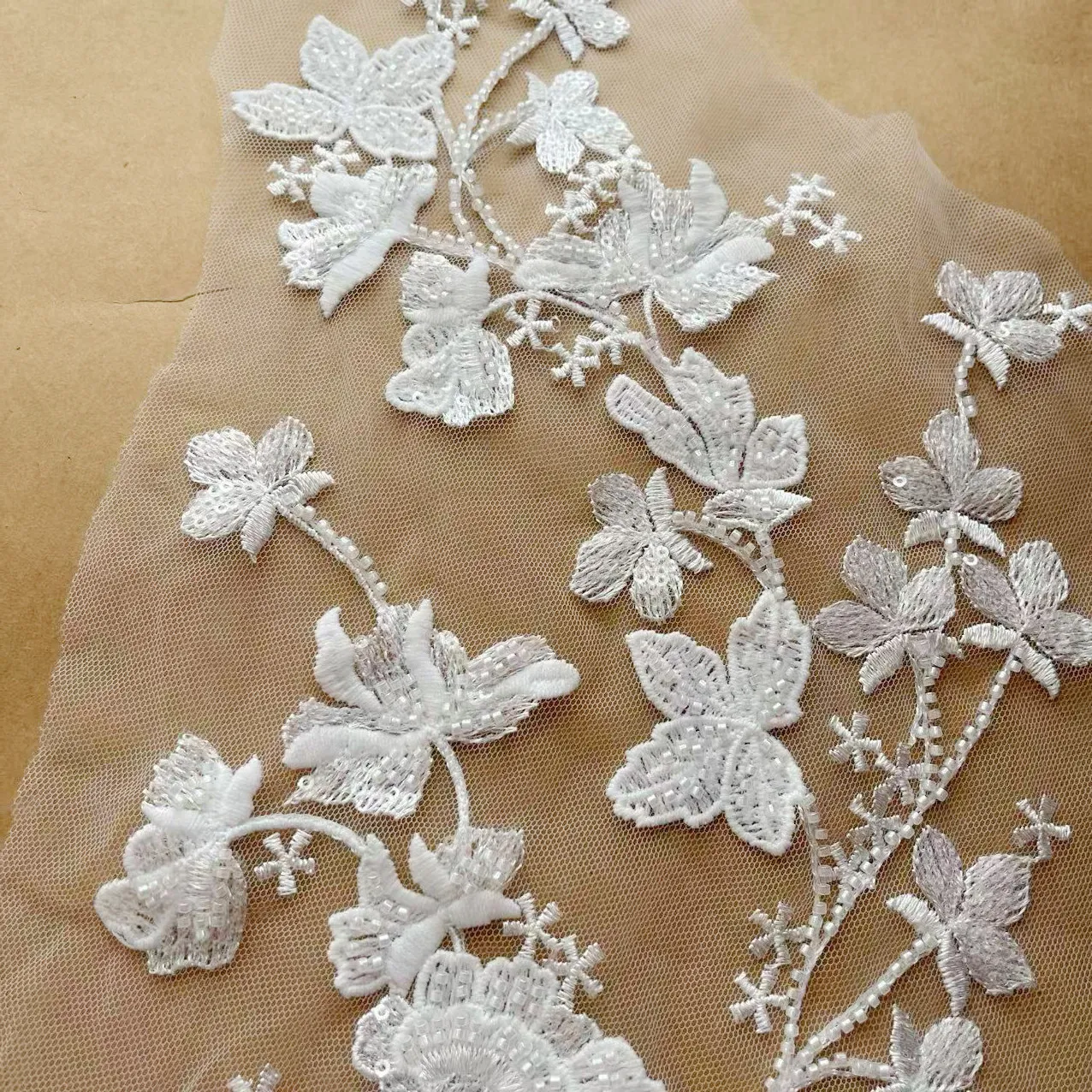 Hochwertige Perlenstickerei Blumen-Gras-Spitze Spiegelblume Hochzeitskleid Schleier Zubehör und Accessoires DIY-Aufkleber – Detail 6