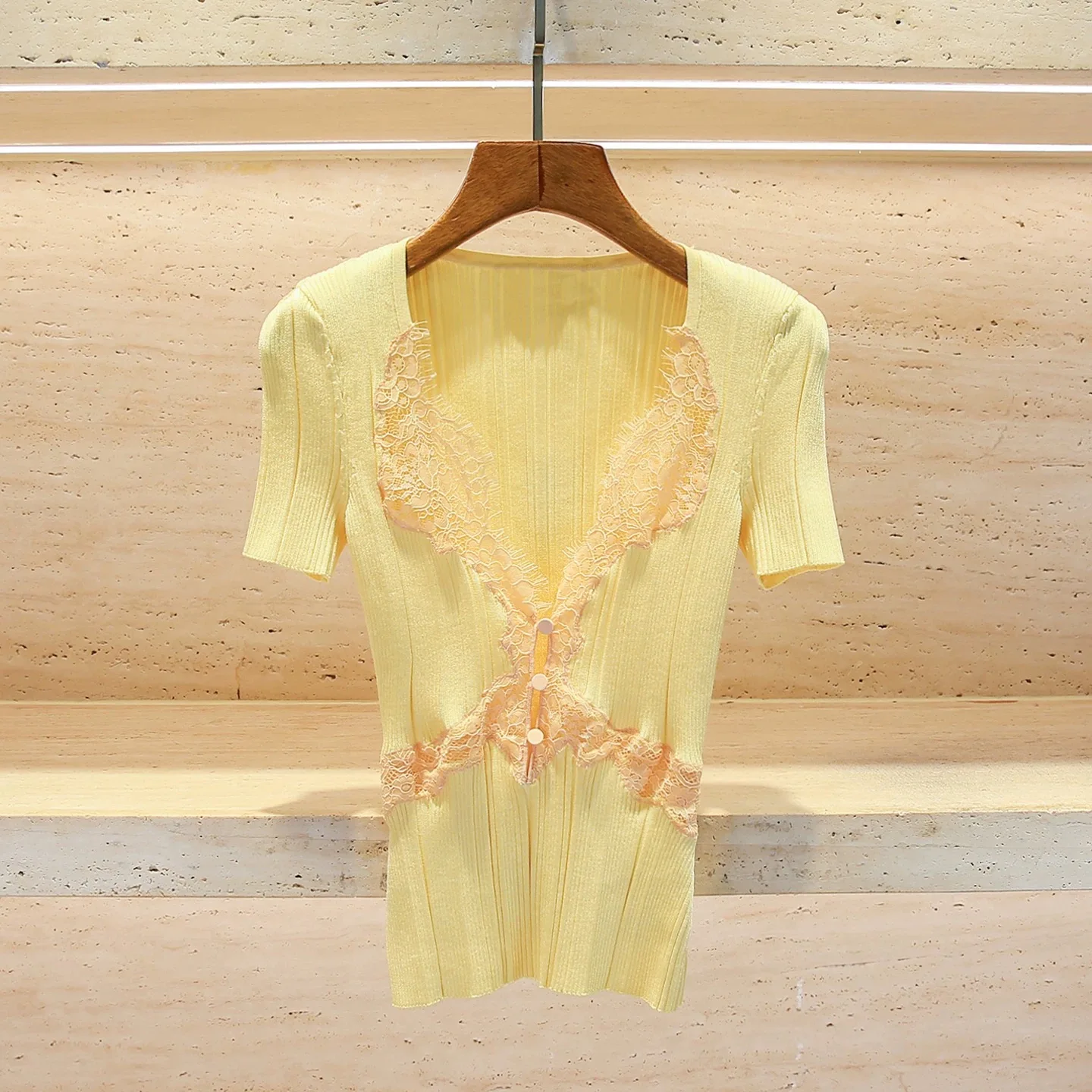 

Lace V-neck knitted sweater top, elegant and fashionable, elastic and slimming women's short-sleeved T-shirt, Spring 2026 new