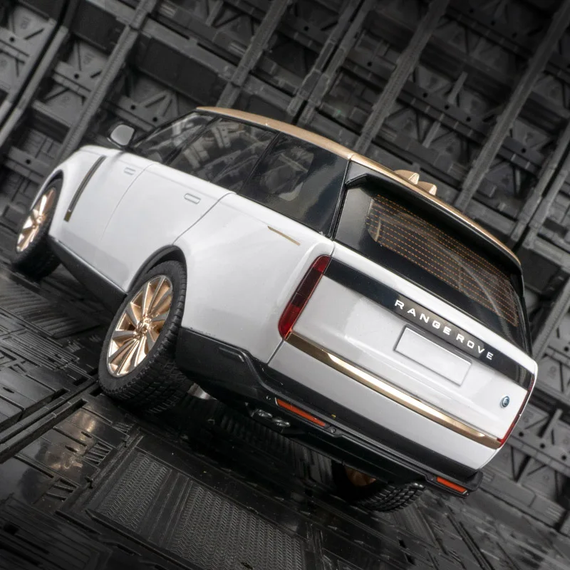 

1:18 Range Rover SV2022 alloy off-road vehicle model, large sound and light children's toy, with openable doors