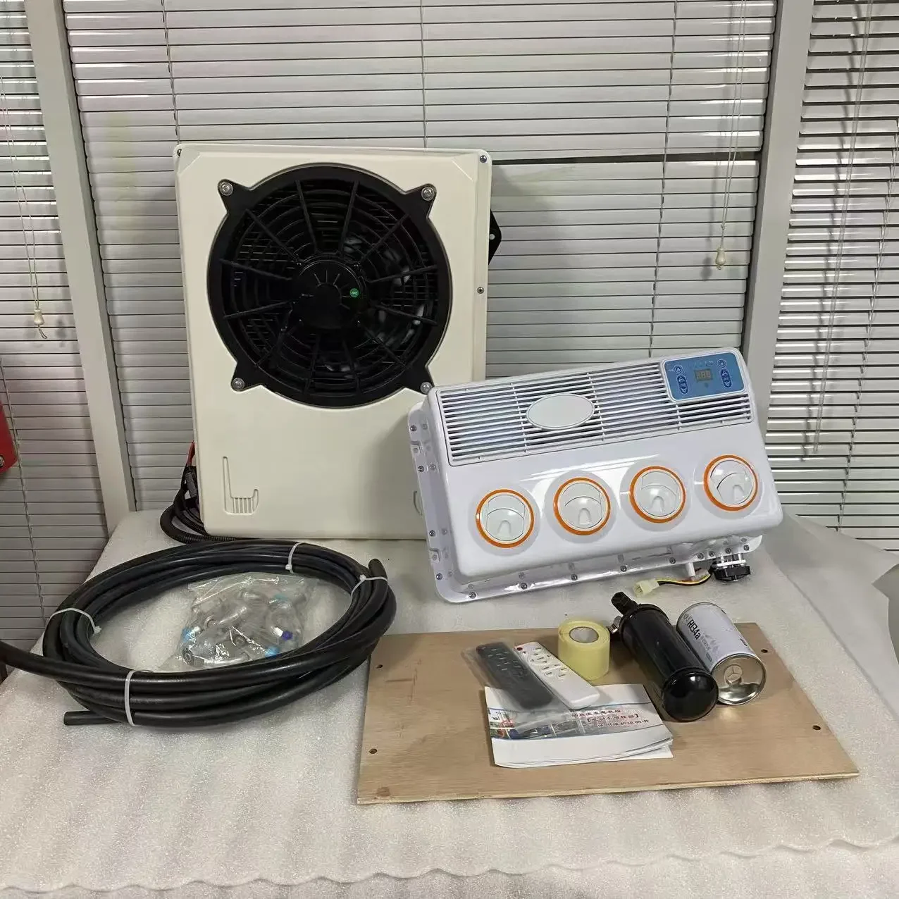 Unique 12/24V DC Auto Parking Air Conditioner With New Unique Outlet Type Separate Backpack Style